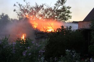 Gartenschuppen brennt in Neu Schloen