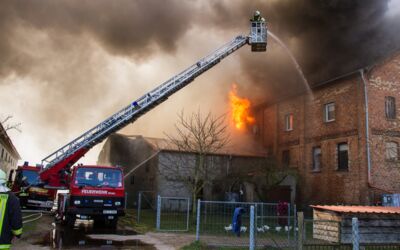 Flammen zerstören Haus in Schwinkendorf