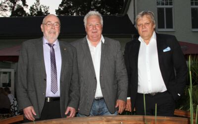 Günther Hoffmann, Gerd Kische, Gunnar Meinhardt zur Spendentafel im Seehotel Ecktannen