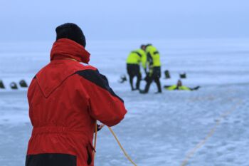 Hund im Müritz-Eis eingebrochen