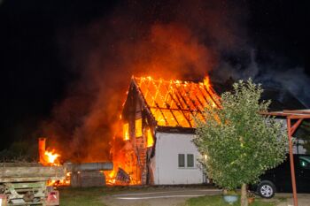 Frau stirbt bei Großbrand in Möllenhagen