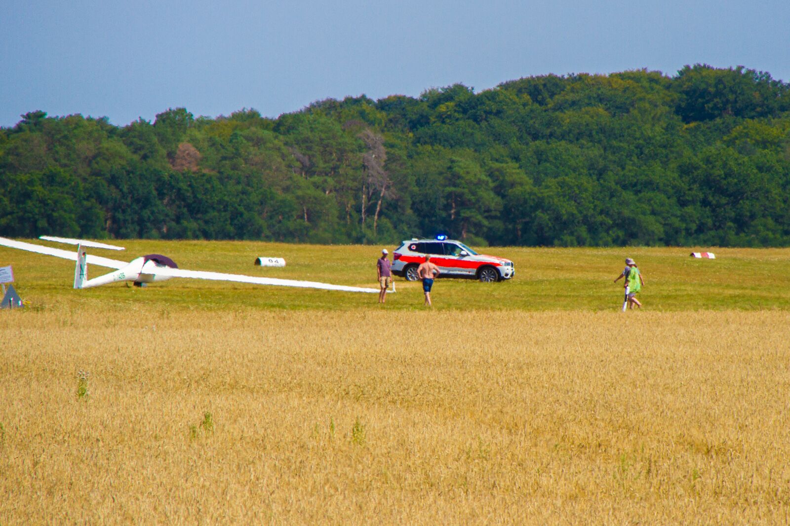 Gleitschirmflieger stürzt beim Flugplatz Vielist-Waren (Müritz) ab