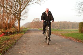 Minister Pegel gibt Baustart für Radwege