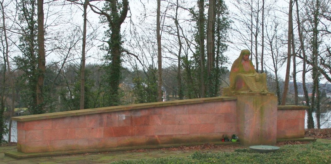 Denkmal "Trauernde Mutter" Waren (Müritz)