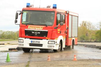 Fahrsicherheitstraining für Lkw-Fahrer der Feuerwehr