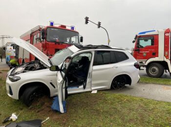 Löschfahrzeug bei Einsatz in Schwerin verunfallt