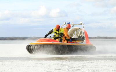 Zur Eisrettung mit Hovercraft