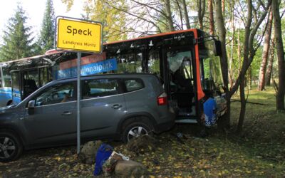 Nationalpark-Bus verunglückt in Speck