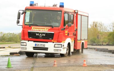 Fahrsicherheitstraining für Lkw-Fahrer der Feuerwehr