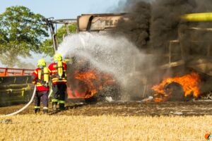 Mähdrescher brennt bei Kittendorf